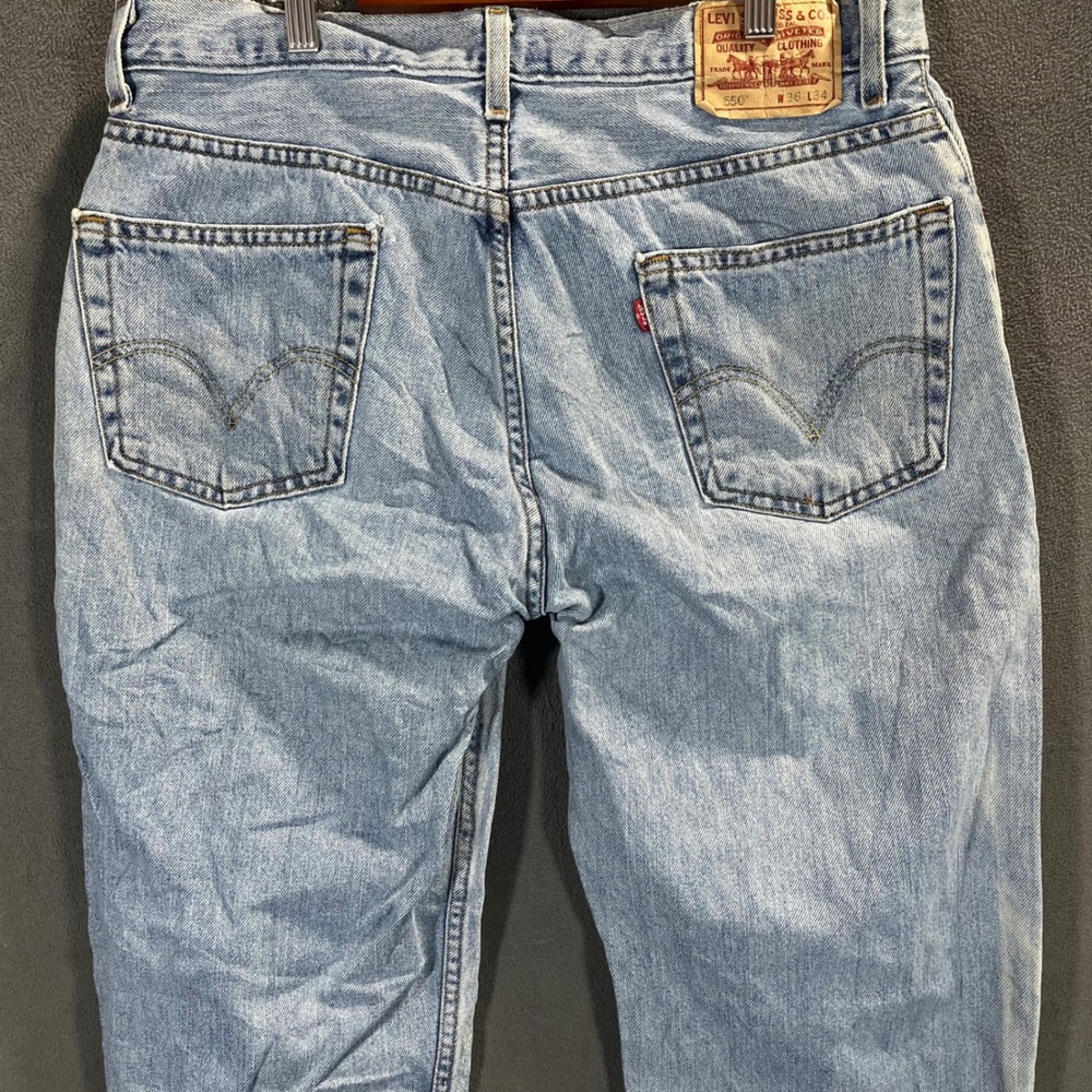 Levis 550 Relaxed Fit Light Wash Denim Jeans Mens 36x34 Tapered Leg Blue